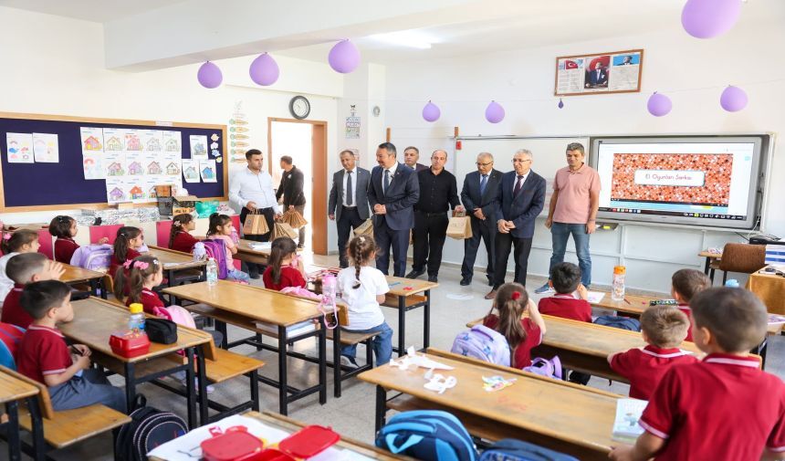 Başkan Öztaş, Minik Öğrencilerin İlk Okul Heyecanına Ortak Oldu