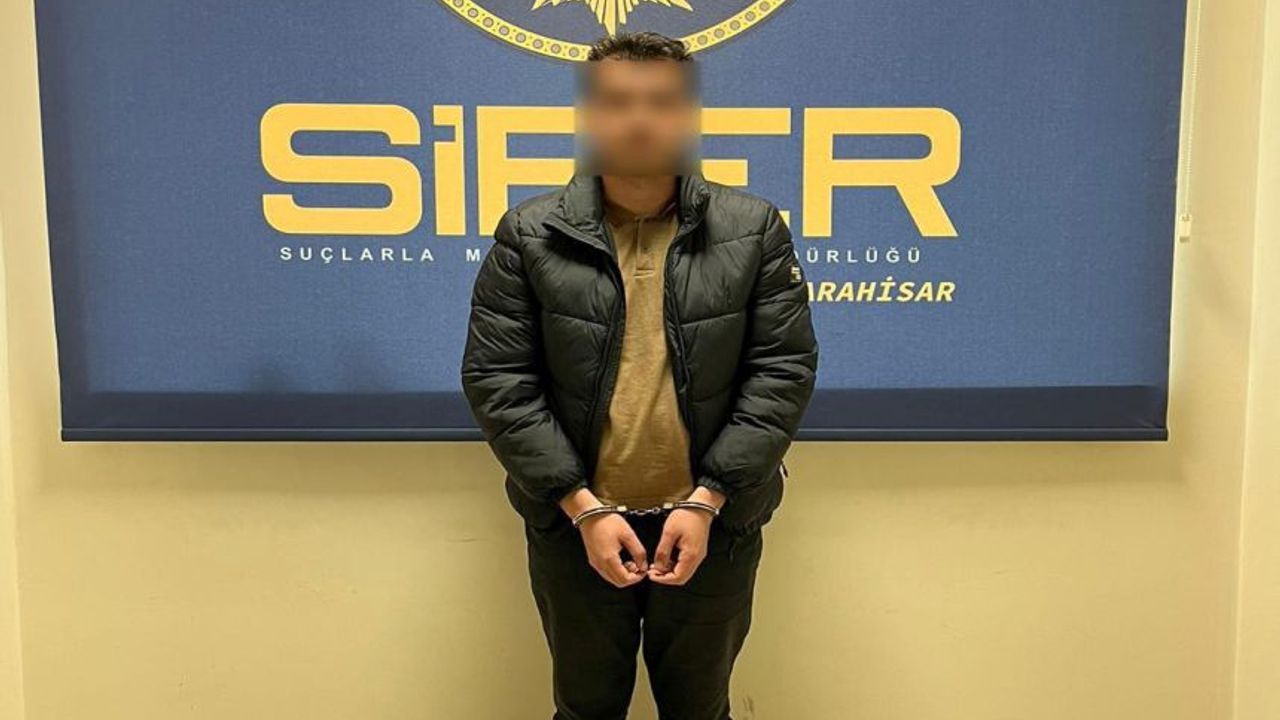 POLİS, ÇOCUK PORNOGRAFİSİ PAYLAŞAN ŞAHSI YAKALADI