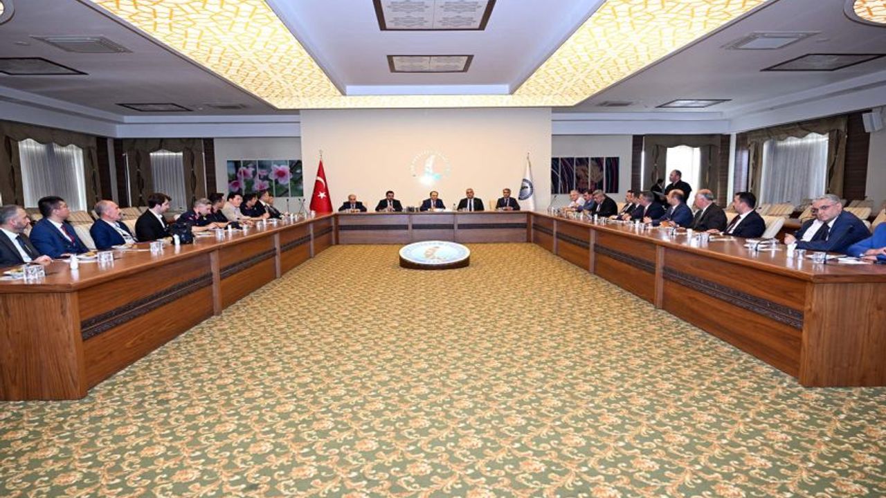 YKS KOORDİNASYON KURULU REKTÖR KARAKAŞ BAŞKANLIĞINDA TOPLANDI