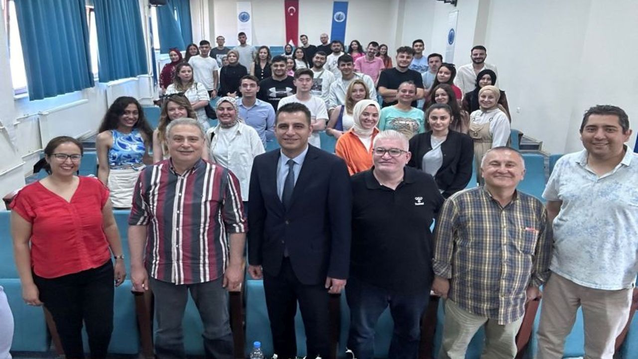 AKÜ MYO ÖĞRENCİLERİNE YEREL YÖNETİMLER SEMİNERİ