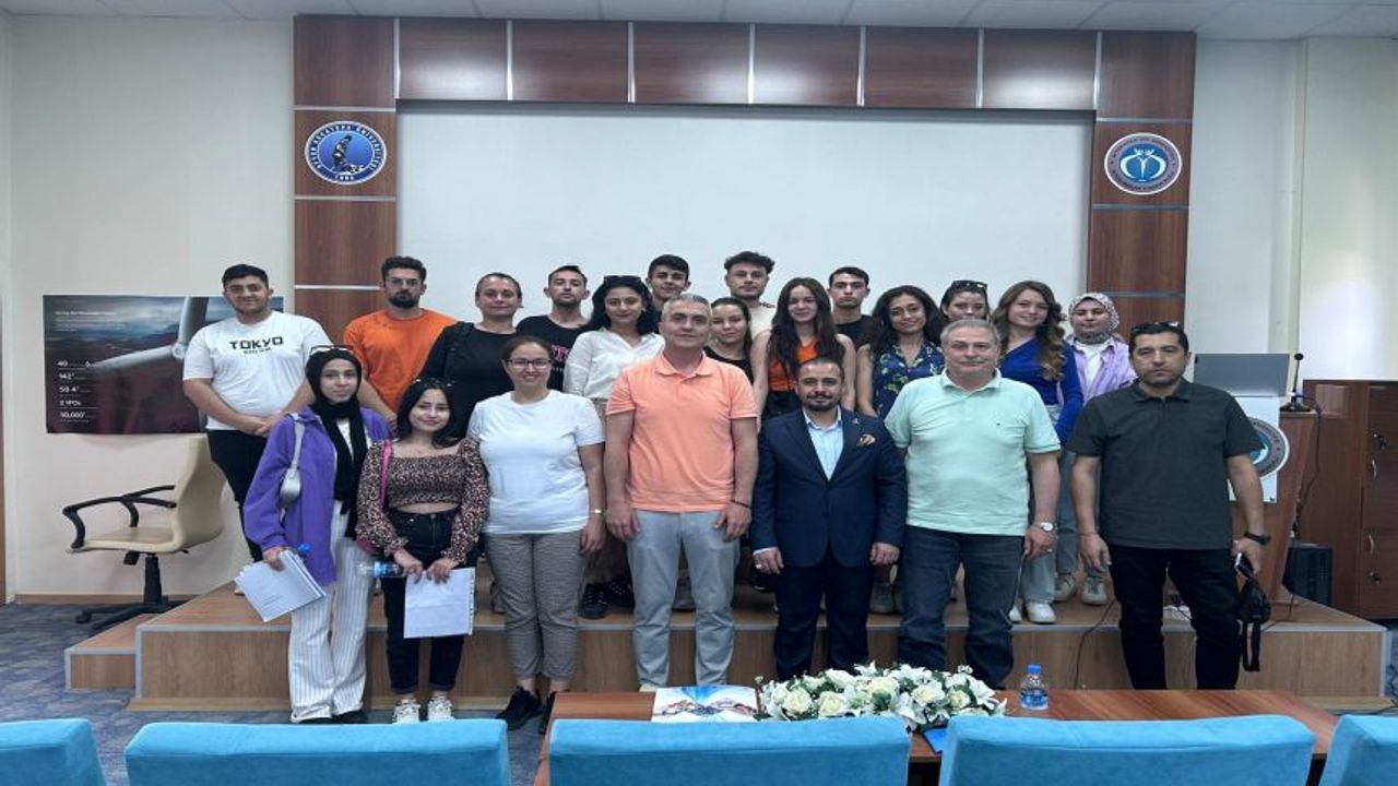 AKÜ MYO ÖĞRENCİLERİNE PROJE DESTEKLERİ EĞİTİMİ VERİLDİ.