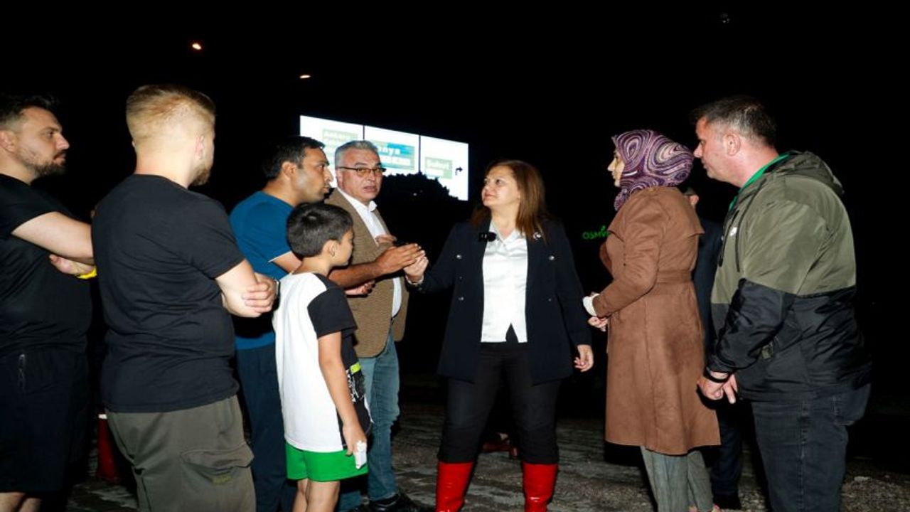ŞEHİRDEKİ SEL BASKININA BELEDİYE MÜDAHALE ETTİ
