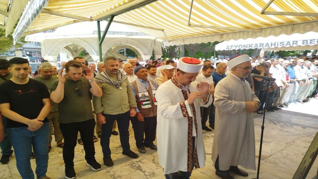 ŞEHİT İSMAİL HENİYYE İÇİN GIYABİ CENAZE NAMAZI KILINDI