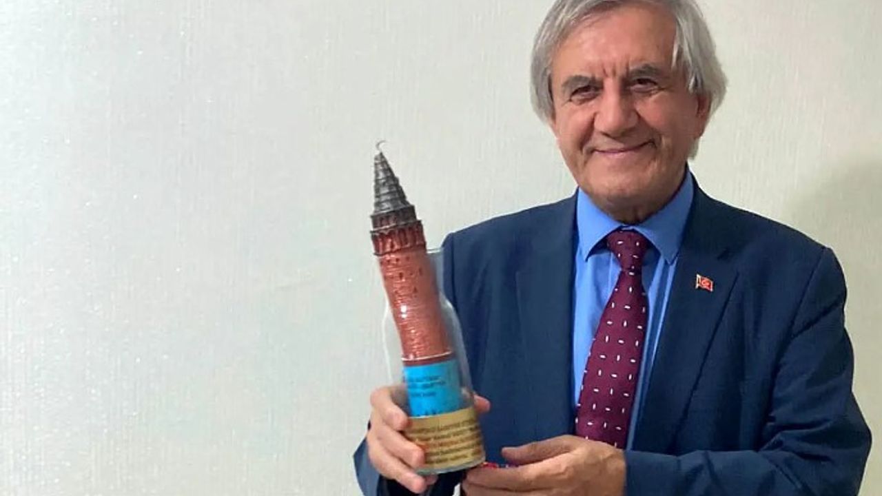 ESKİ MİLLETVEKİLİ MÜJDAT KAYAYERLİ YILIN AHİSİ ÖDÜLÜNÜ ALDI