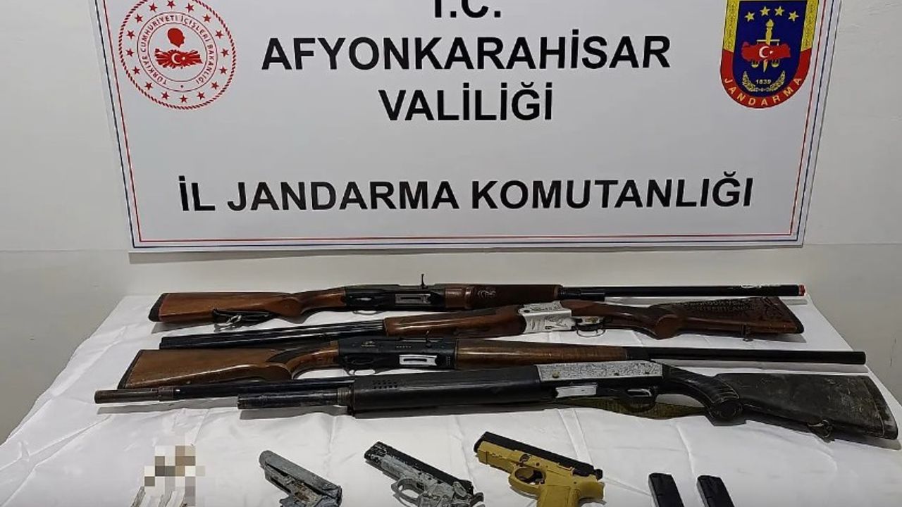 JANDARMA DÜZAĞAÇ’TA RUHSATSIZ SİLAH ELE GEÇİRDİ