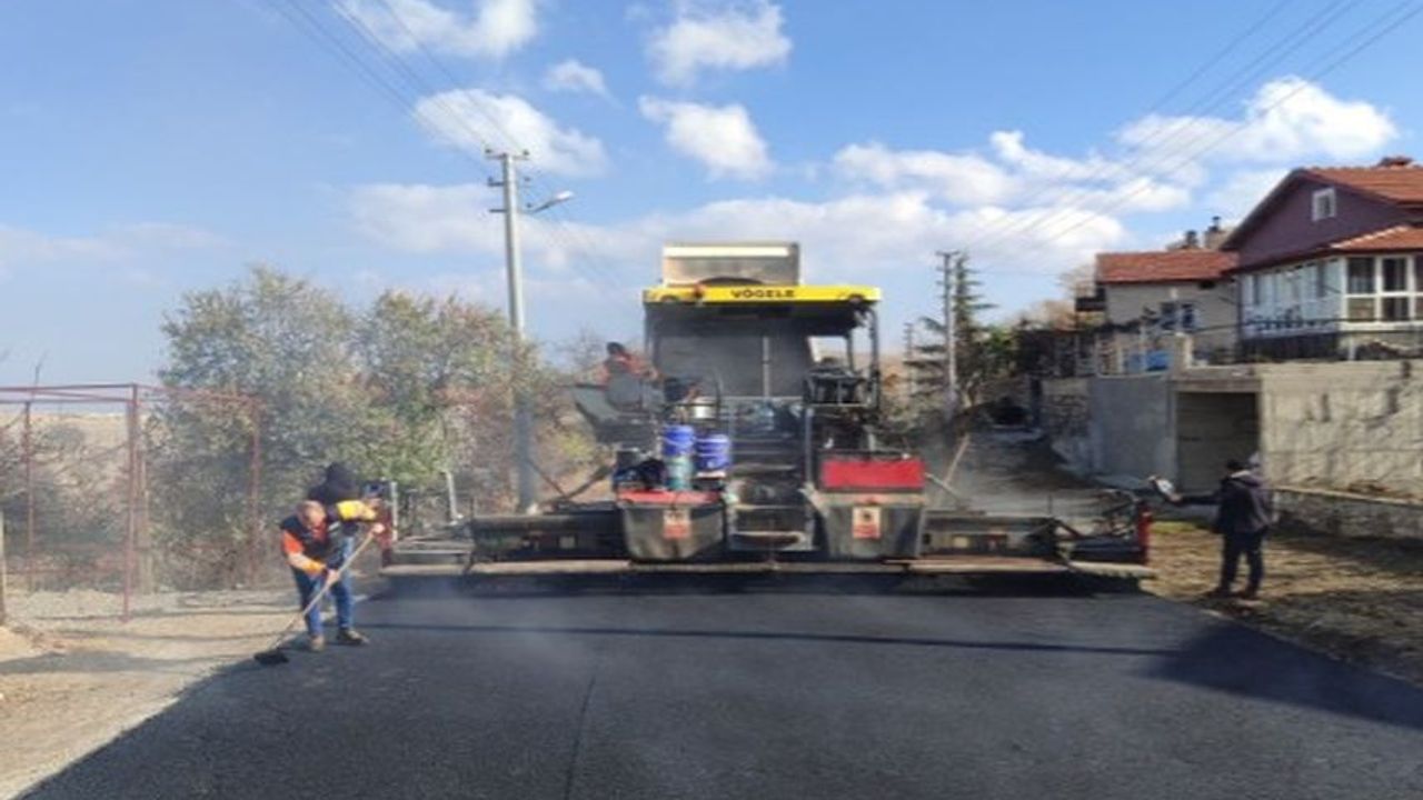 BELKARACAÖREN’DE SICAK ASFALT ÇALIŞMALARI BAŞLADI