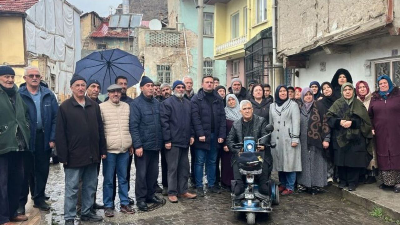 “BAŞKAN BURCU KÖKSAL HAK SAHİPLERİNİN YANINDA DURUYOR”