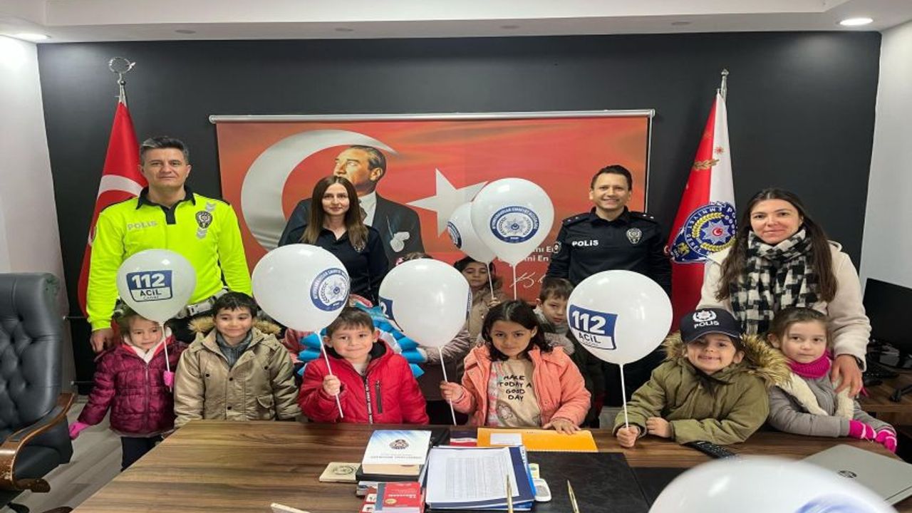 SİNANPAŞA’DA MİNİK ÖĞRENCİLERDEN POLİS BAYRAMI KUTLAMASI