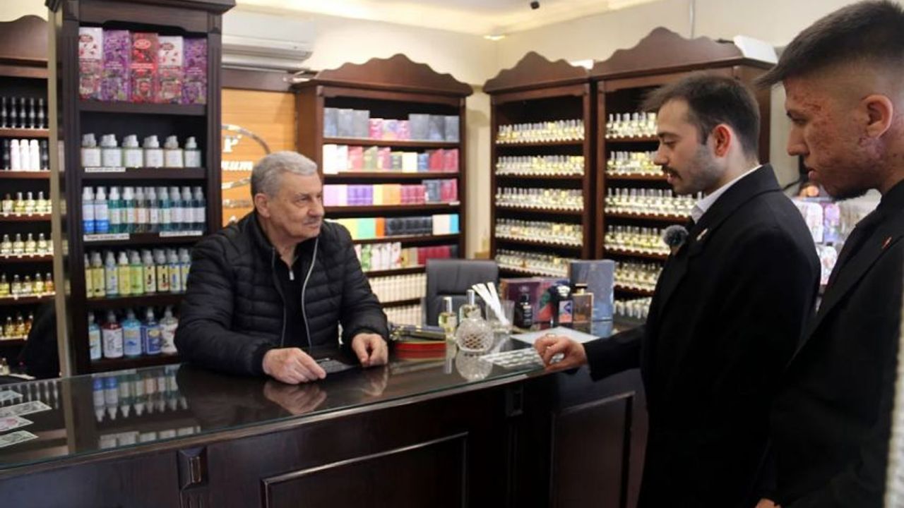 ZAFER PARTİLİ GENÇLER ESNAFLARI ZİYARET ETTİ