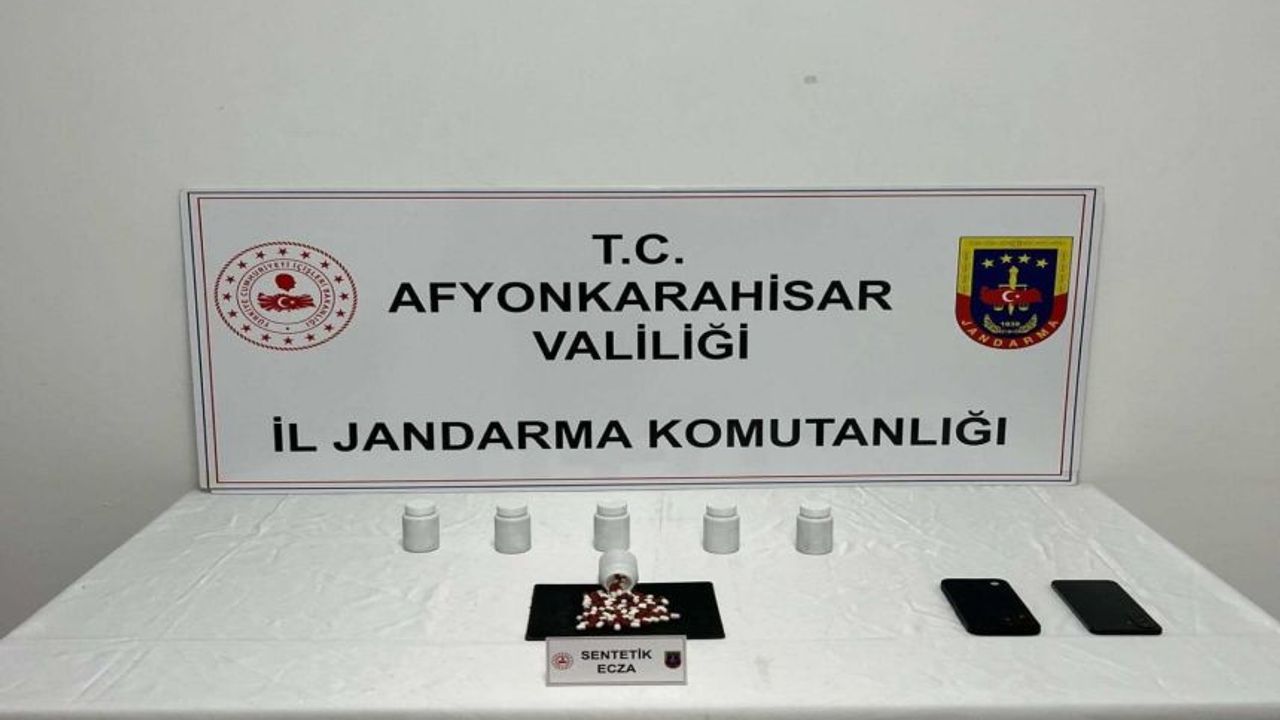 Jandarma Sinanpaşa’da Uyuşturucu Hap Ele Geçirdi