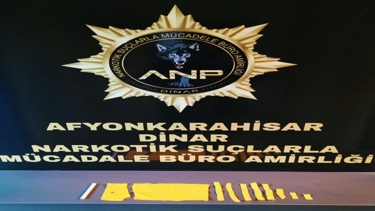 Polis Peçeteye Emdirilmiş Uyuşturucu Ele Geçirdi