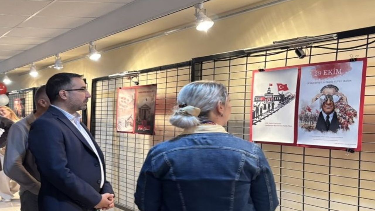AKÜ GSF Ev Sahipliğinde “Cumhuriyet Temalı Afiş Sergisi” Düzenlendi