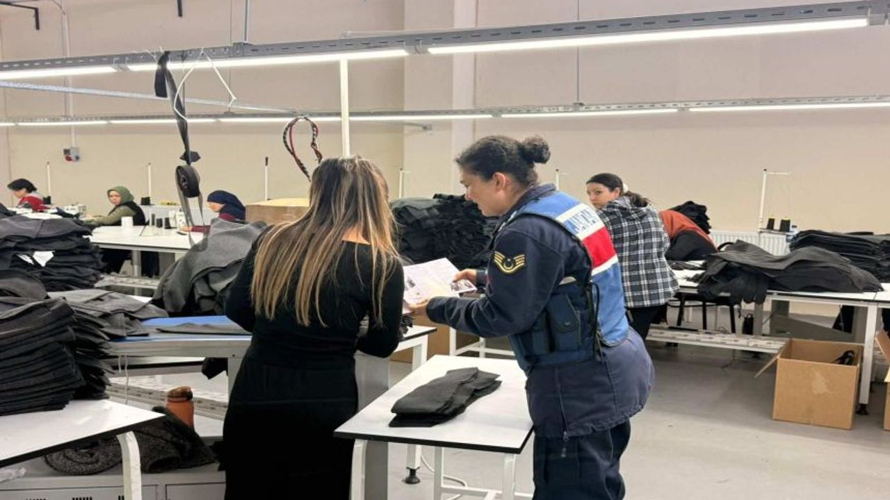 Jandarma Vatandaşları Bilgilendirmeye Devam Ediyor