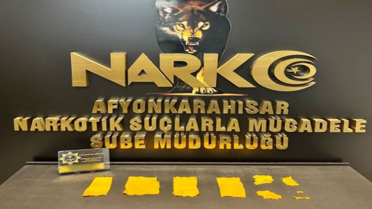 Polis, Peçeteye Emdirilmiş Uyuşturucu Madde Ele Geçirdi