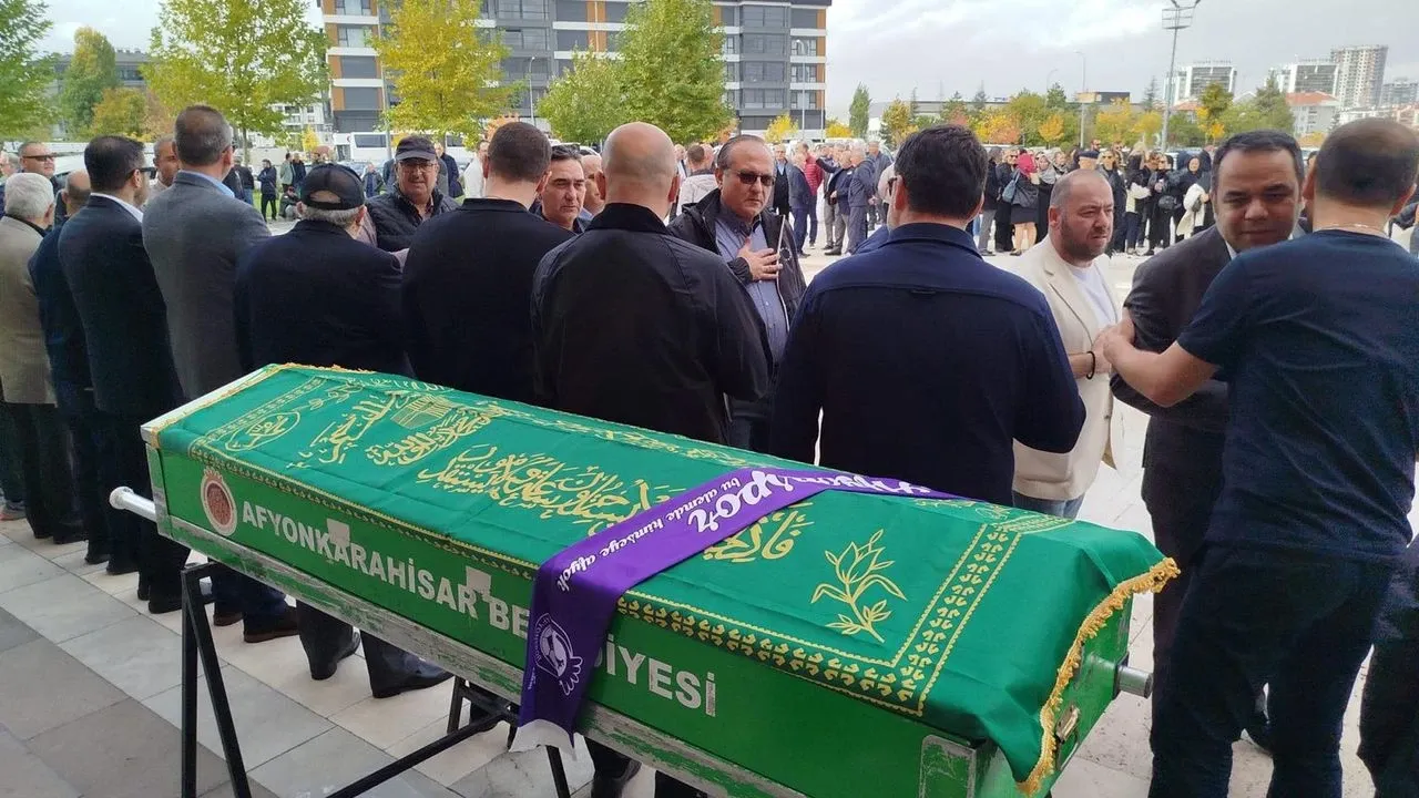 Afyonspor Sevdalısı Sami Özer Son Yolculuğuna Dualarla Uğurlandı