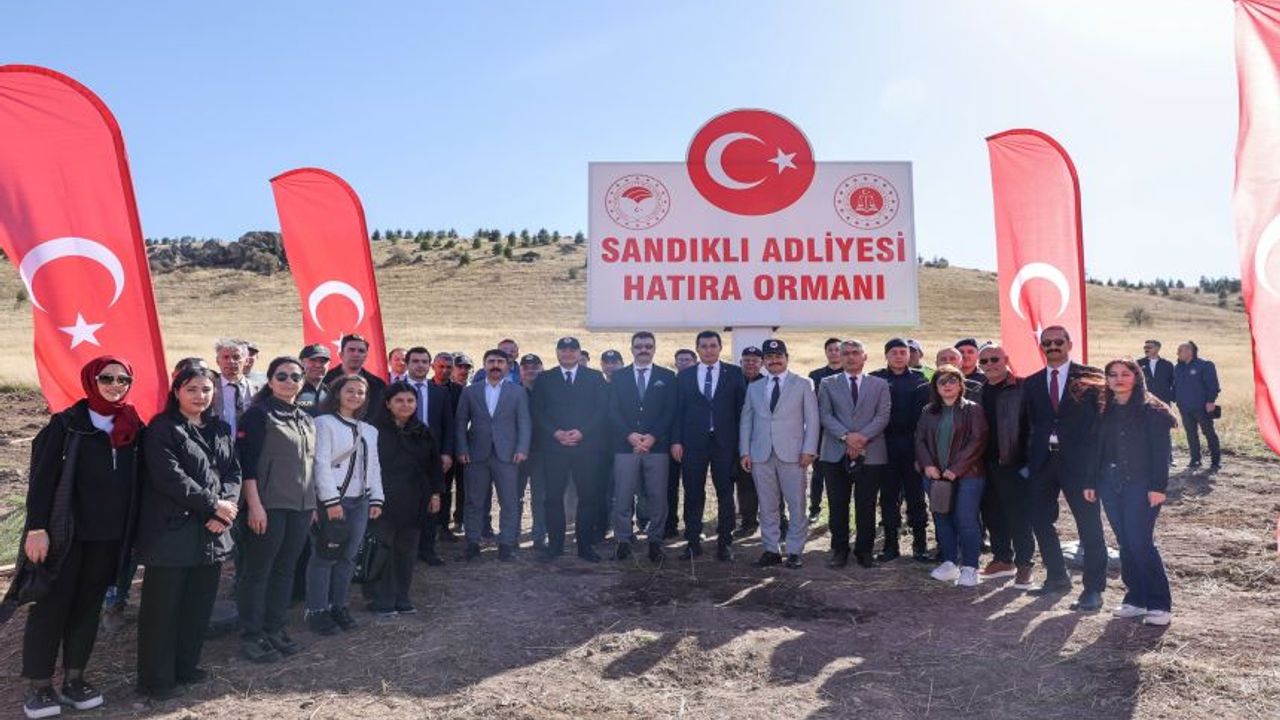 Sandıklı’da “Bir Kitap, Bir Fidan, Geleceğe Nefes Oluyoruz”Programı