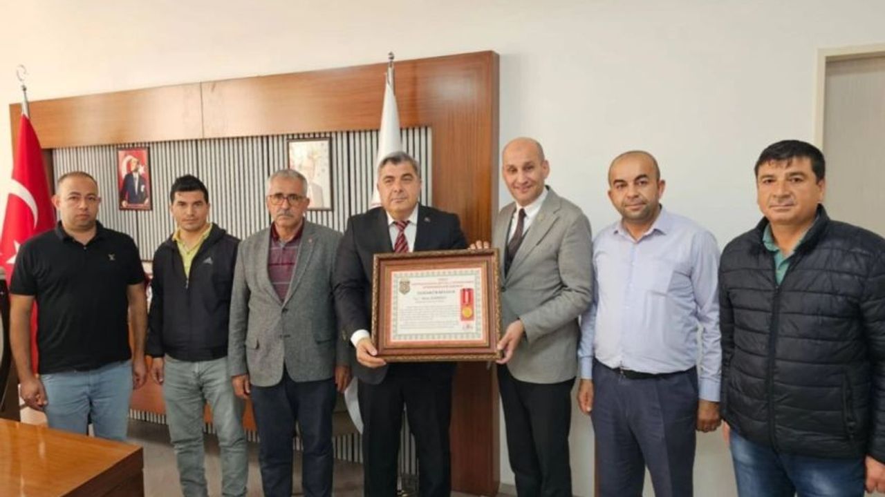 Şehit Ailelerinden Müdür Sünnetci’ye Teşekkür Belgesi