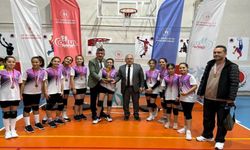 KÜÇÜK KIZLAR VOLEYBOL ŞAMPİYONU ŞEMSETTİN KARAHİSARİ ORTAOKULU