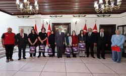 Vali Yiğitbaşı Yarışmada Dereceye Giren Öğrencileri Makamında Kabul Etti