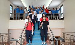 Rektör Karakaş Farklı Spor Dallarında Dereceye Giren Öğrencilerle Bir Araya Geldi