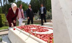 VALİ YİĞİTBAŞI VE İL PROTOKOLÜNDEN ŞEHİTLİK ZİYARETİ