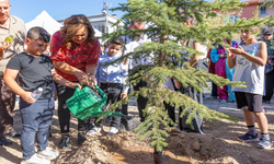 101. YIL CUMHURİYET PARKINDAKİ AĞAÇLARIMIZ ÇOCUKLARIMIZA EMANET
