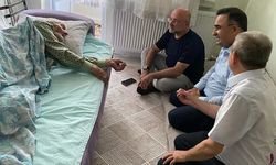 AK PARTİ HEYETİ, 98 YAŞINDAKİ ÜYENİN DUASINI ALDI