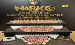 Polis Uyuşturucu Taciri İki Şahsı 6731 Adet Sentetik Hapla Yakaladı