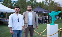 Özdemir ve Gökçe’den 250 Parçalık Işıkla Etkileşimli Sanat Eseri
