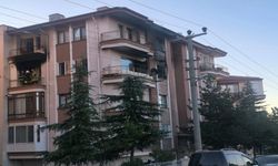 Yangın Çıkınca 3.Kat Balkonundan Aşağı Atladılar!