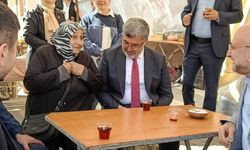 AK Parti Heyeti Cuma Pazarı’nda Halkı Dinledi