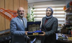 AK Partili Şahin Gönül Köprüsü Derneği’ni Ziyaret Etti