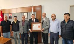 Şehit Ailelerinden Müdür Sünnetci’ye Teşekkür Belgesi