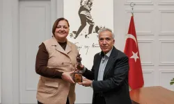 Yazar Donat Burcu Köksal’ı övdü, “"Halkın İçinde Bir Belediye Başkanı"