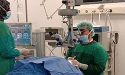 Sandıklı’da 21 Numara Gözlük Kullanan Şahsa Başarılı Ameliyat