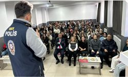 ÖĞRENCİ VE VELİLERE SİBER SUÇLAR EĞİTİMİ VERİLDİ