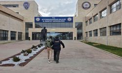 Polis yakaladığı DEAŞ üyesini sınır dışı etti