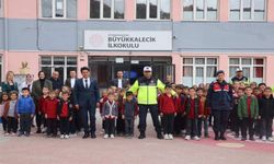 Jandarma Öğrencileri Trafik Konusunda Bilgilendirmeye Devam Ediyor