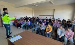 Jandarma Öğrenci ve Vatandaşları Trafik Konusunda Bilgilendirdi