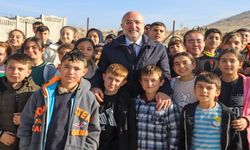 “Öğretmen ve öğrencilerimize başarılar dilerim”