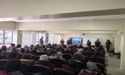 Polis Sandıklı’da Öğrencileri Bilgilendirdi