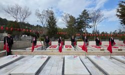 Her Şehidin Başında Bir Gazi Nöbet Tuttu