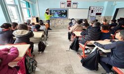 Jandarma Öğrencileri Trafik Kuralları Hakkında Bilgilendirdi