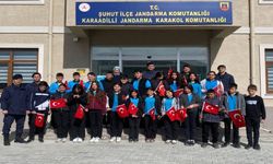 Karaadilli Ortaokulu Öğrencilerinden Jandarma Karakoluna Anlamlı Ziyaret