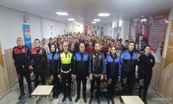 Polis Öğrencileri Değişik Konularda Bilgilendirdi