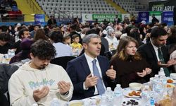 Vali Aktaş Üniversite Öğrencileriyle iftar açtı