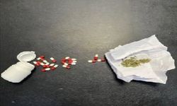 Polis aranan 2 hükümlüyü yakaladı