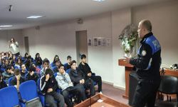 Polis Öğrencileri Bilgilendirdi