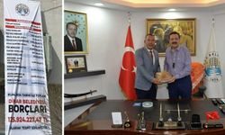 AK Parti'ye Geçen Dinar Belediyesi'nin 'Borç' Afişi Yeniden Gündemde
