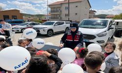 Jandarma Hocalar’da Çocukları Sevindirdi